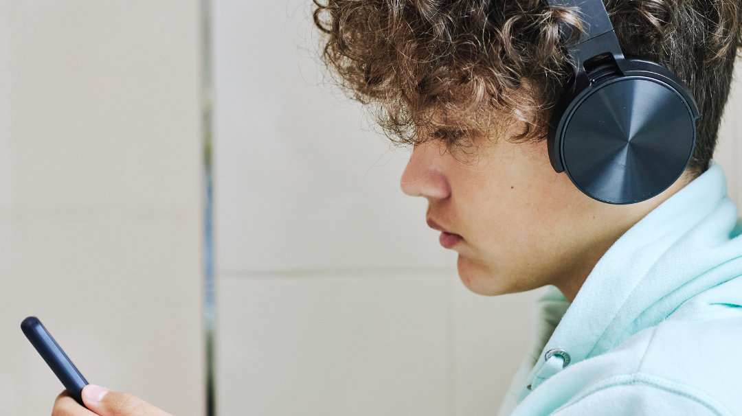 What Causes Bedwetting in Older Children: A Comprehensive Guide