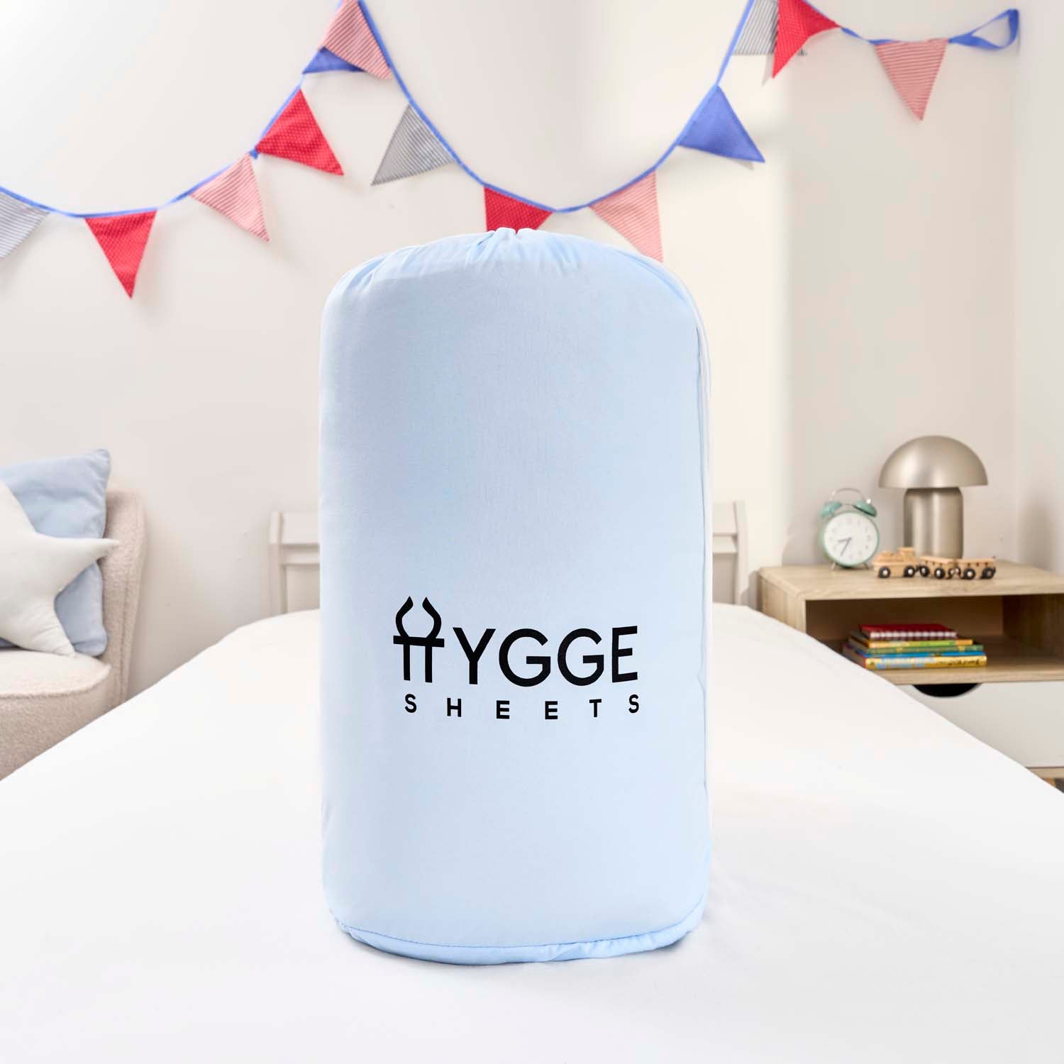 Reversible pastel blue coverless duvet in Hygge Sheets bag